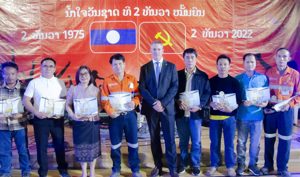 ບໍລິສັດ ລ້ານຊ້າງ ມິເນໂຣນສ໌ ລິມິເຕັດ ບໍ່ຄຳ-ທອງ ເຊໂປນ ຍ້ອງຍໍພະນັກງານ 434 ຄົນ ທີ່ເຮັດວຽກຍາວນານກັບບໍລິສັດ